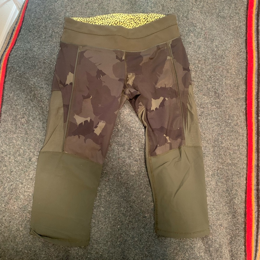 Lululemon camo mesh crop